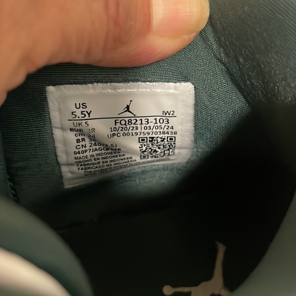 Air Jordan 4 Retro Oxidized Green (GS) Youth 5.5 like new very good condition - Picture 9 of 11
